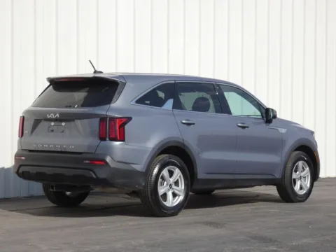 Another view of 2022 Kia Sorento LX for sale in Trenton, MO at Pettijohn Ford of Trenton