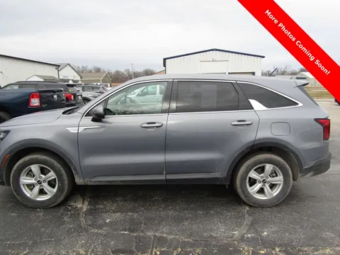 Photos of 2022 Kia Sorento LX for sale in Trenton, MO at Pettijohn Ford of Trenton