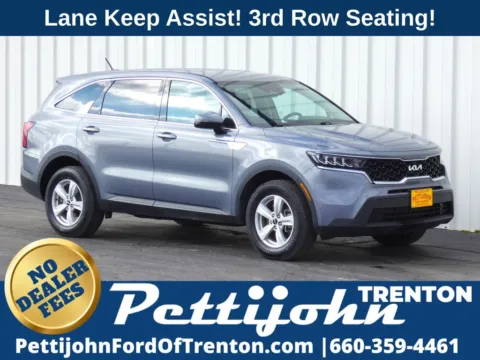 Silver 2022 Kia Sorento LX for sale in Trenton, MO