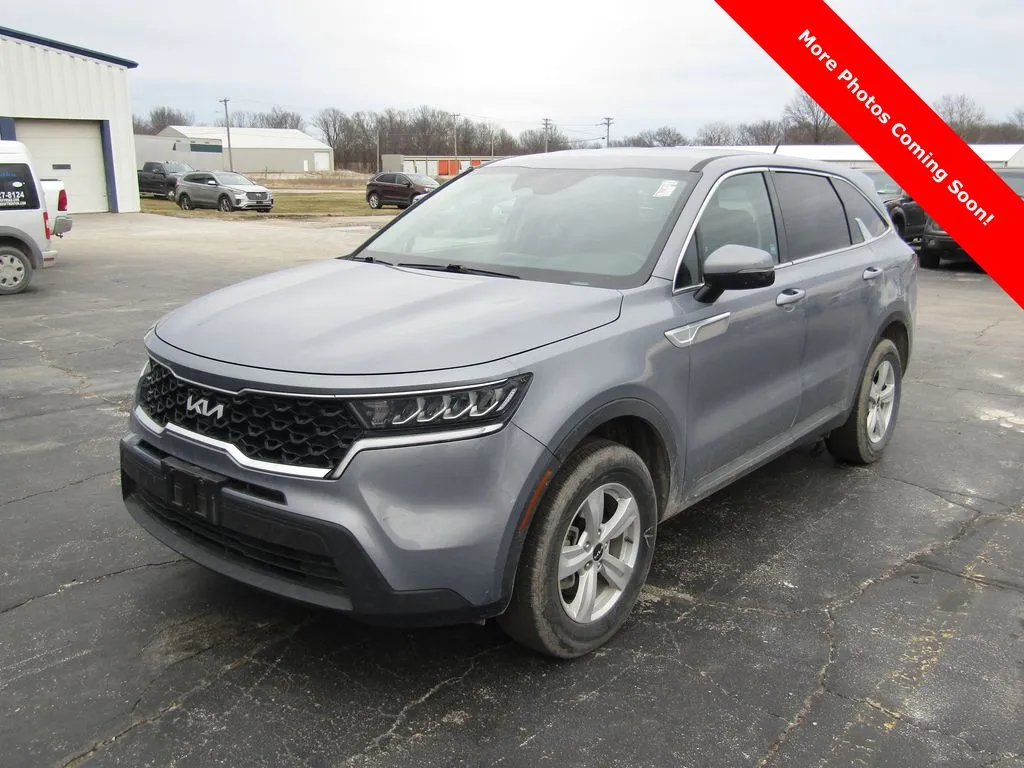Silver 2022 Kia Sorento LX for sale in Trenton, MO