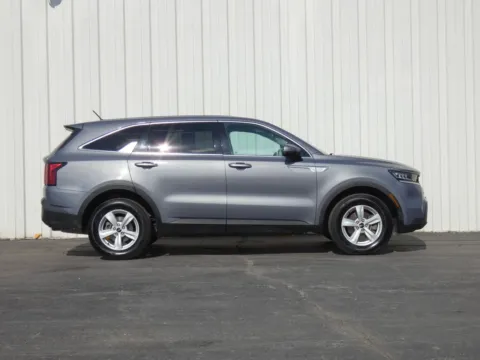Photos of 2022 Kia Sorento LX for sale in Trenton, MO at Pettijohn Ford of Trenton