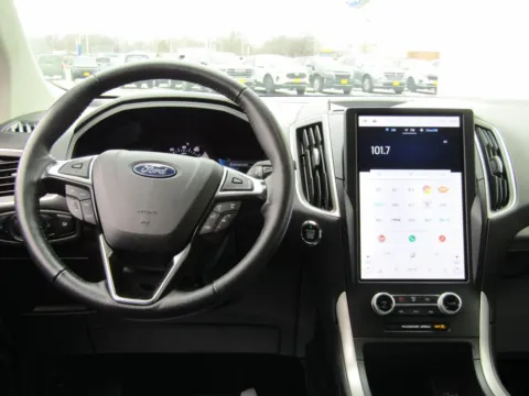 More photos of 2024 Ford Edge SEL at Pettijohn Ford of Trenton, MO