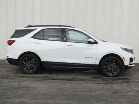 Photos of 2023 Chevrolet Equinox RS for sale in Trenton, MO at Pettijohn Ford of Trenton