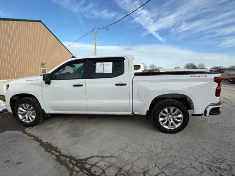 More photos of 2022 Chevrolet Silverado 1500 Custom at Pettijohn Ford of Trenton, MO