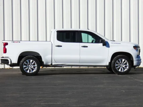 Photos of 2022 Chevrolet Silverado 1500 Custom for sale in Trenton, MO at Pettijohn Ford of Trenton