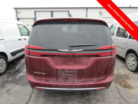More photos of 2023 Chrysler Pacifica Touring L at Pettijohn Ford of Trenton, MO