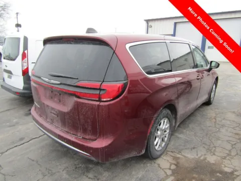 More photos of 2023 Chrysler Pacifica Touring L at Pettijohn Ford of Trenton, MO