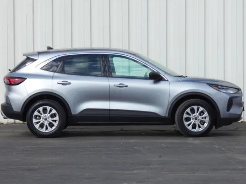 Photos of 2024 Ford Escape Active for sale in Trenton, MO at Pettijohn Ford of Trenton