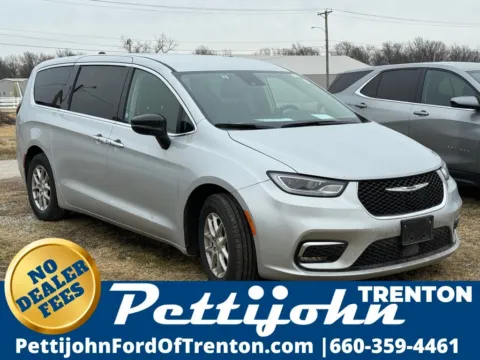 Silver 2024 Chrysler Pacifica Touring L for sale in Trenton, MO