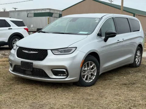Photos of 2024 Chrysler Pacifica Touring L for sale in Trenton, MO at Pettijohn Ford of Trenton