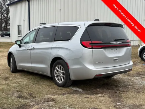 More photos of 2024 Chrysler Pacifica Touring L at Pettijohn Ford of Trenton, MO