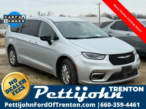 Silver 2024 Chrysler Pacifica Touring L for sale in Trenton, MO