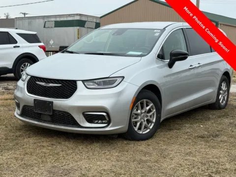 Photos of 2024 Chrysler Pacifica Touring L for sale in Trenton, MO at Pettijohn Ford of Trenton