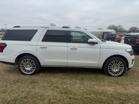 More photos of 2024 Ford Expedition Max Limited at Pettijohn Ford of Trenton, MO