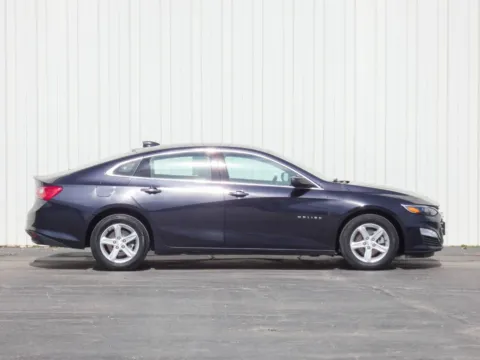 Photos of 2023 Chevrolet Malibu LT for sale in Trenton, MO at Pettijohn Ford of Trenton