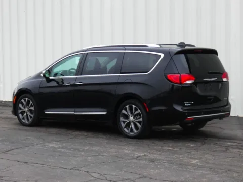 More photos of 2017 Chrysler Pacifica Limited at Pettijohn Ford of Trenton, MO