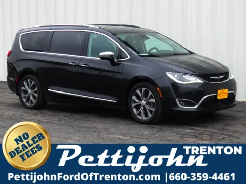 Black 2017 Chrysler Pacifica Limited for sale in Trenton, MO