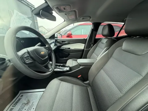 Photos of 2025 Chevrolet Trax LT for sale in Trenton, MO at Pettijohn Ford of Trenton