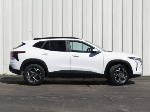 Photos of 2025 Chevrolet Trax LT for sale in Trenton, MO at Pettijohn Ford of Trenton