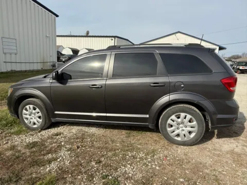 Photos of 2019 Dodge Journey SE for sale in Trenton, MO at Pettijohn Ford of Trenton