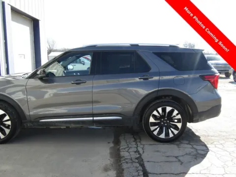 Photos of 2025 Ford Explorer Platinum for sale in Trenton, MO at Pettijohn Ford of Trenton