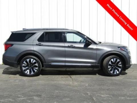 Photos of 2025 Ford Explorer Platinum for sale in Trenton, MO at Pettijohn Ford of Trenton