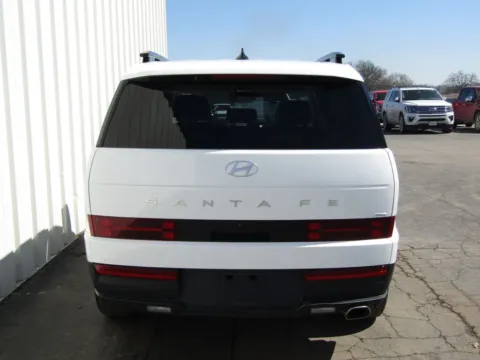 More photos of 2025 Hyundai Santa Fe SEL at Pettijohn Ford of Trenton, MO