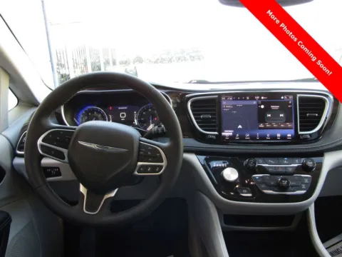 More photos of 2024 Chrysler Pacifica Limited at Pettijohn Ford of Trenton, MO