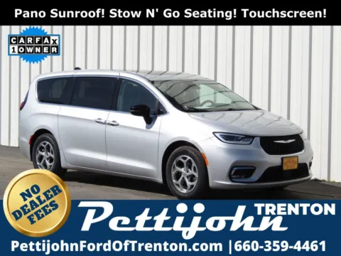 Silver 2024 Chrysler Pacifica Limited for sale in Trenton, MO