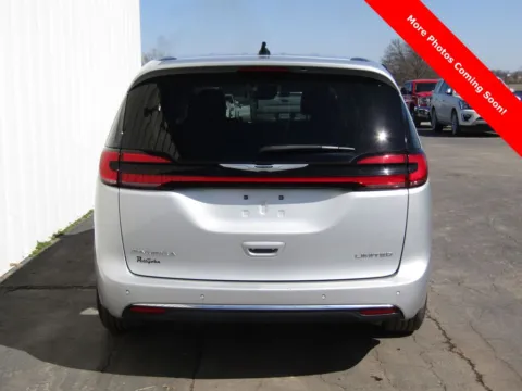 More photos of 2024 Chrysler Pacifica Limited at Pettijohn Ford of Trenton, MO