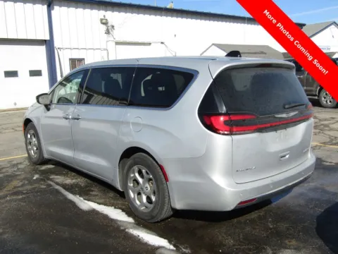 Another view of 2024 Chrysler Pacifica Limited for sale in Trenton, MO at Pettijohn Ford of Trenton