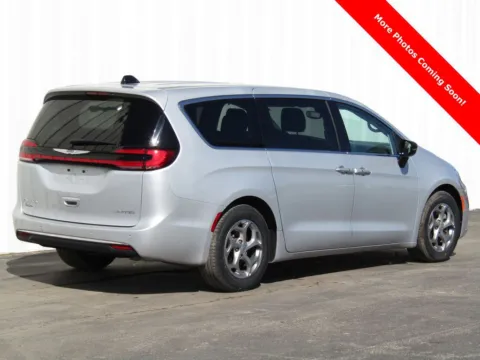 Another view of 2024 Chrysler Pacifica Limited for sale in Trenton, MO at Pettijohn Ford of Trenton