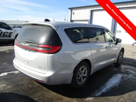 More photos of 2024 Chrysler Pacifica Limited at Pettijohn Ford of Trenton, MO