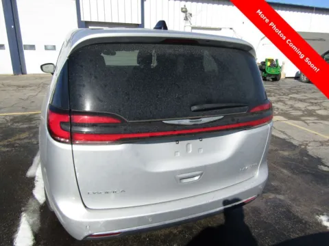 More photos of 2024 Chrysler Pacifica Limited at Pettijohn Ford of Trenton, MO