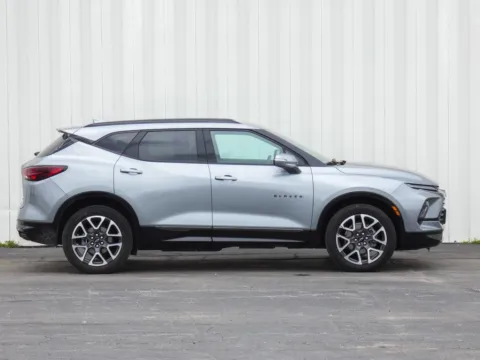 Photos of 2025 Chevrolet Blazer RS for sale in Trenton, MO at Pettijohn Ford of Trenton