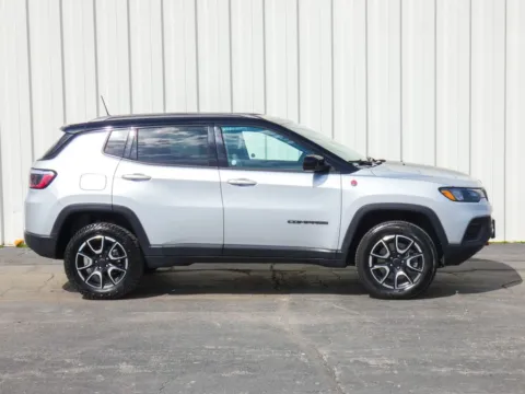 Photos of 2025 Jeep Compass Trailhawk for sale in Trenton, MO at Pettijohn Ford of Trenton
