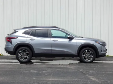 Photos of 2025 Chevrolet Trax LT for sale in Trenton, MO at Pettijohn Ford of Trenton