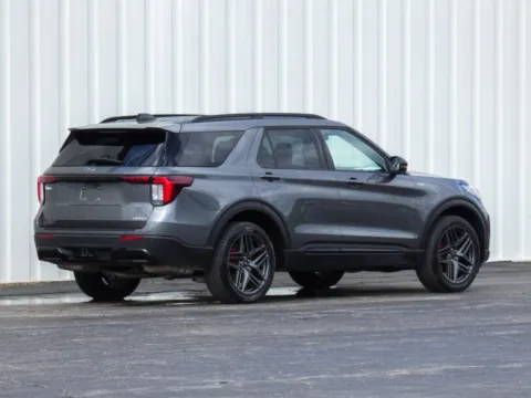 Another view of 2025 Ford Explorer ST-Line for sale in Trenton, MO at Pettijohn Ford of Trenton