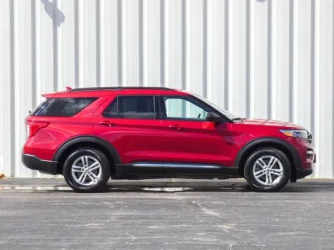 Photos of 2020 Ford Explorer XLT for sale in Trenton, MO at Pettijohn Ford of Trenton