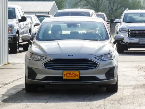 More photos of 2019 Ford Fusion SE at Pettijohn Ford of Trenton, MO