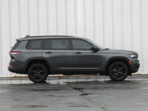 Photos of 2023 Jeep Grand Cherokee L Altitude for sale in Trenton, MO at Pettijohn Ford of Trenton