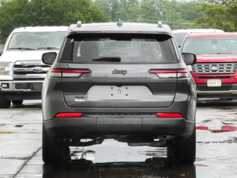 More photos of 2023 Jeep Grand Cherokee L Altitude at Pettijohn Ford of Trenton, MO