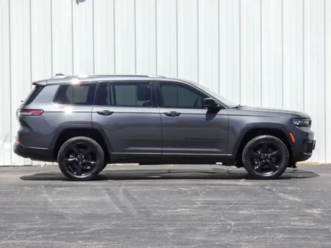 Photos of 2023 Jeep Grand Cherokee L Altitude for sale in Trenton, MO at Pettijohn Ford of Trenton
