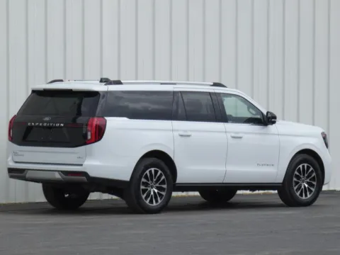 Another view of 2025 Ford Expedition Max Platinum for sale in Trenton, MO at Pettijohn Ford of Trenton