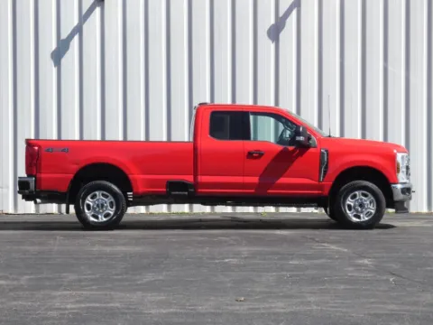 Photos of 2025 Ford F-250SD XLT for sale in Trenton, MO at Pettijohn Ford of Trenton