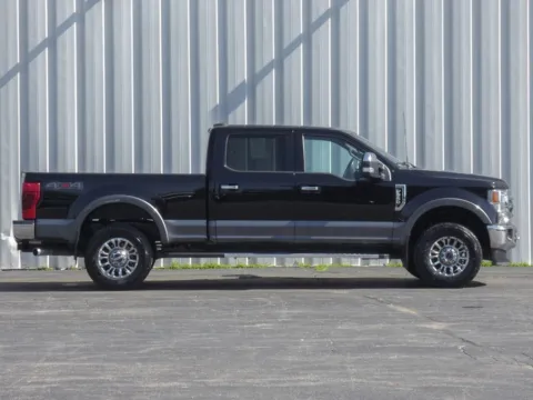 Photos of 2022 Ford F-250SD Lariat for sale in Trenton, MO at Pettijohn Ford of Trenton