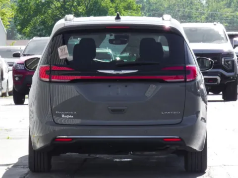 More photos of 2023 Chrysler Pacifica Limited at Pettijohn Ford of Trenton, MO