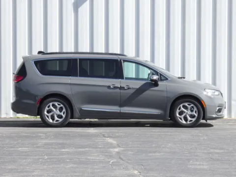 Photos of 2023 Chrysler Pacifica Limited for sale in Trenton, MO at Pettijohn Ford of Trenton