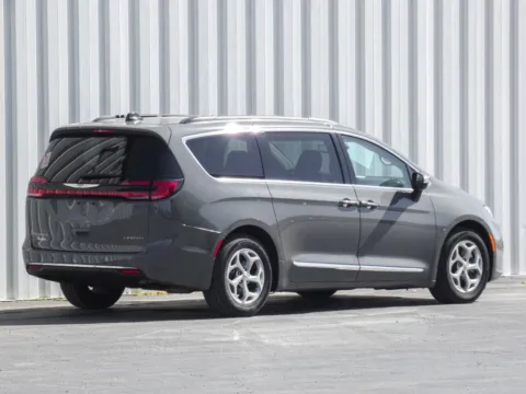 Another view of 2023 Chrysler Pacifica Limited for sale in Trenton, MO at Pettijohn Ford of Trenton