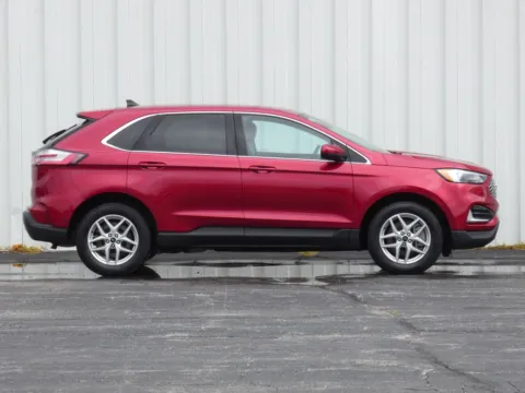 Photos of 2023 Ford Edge SEL for sale in Trenton, MO at Pettijohn Ford of Trenton
